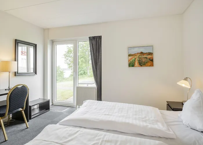 Hotel Limfjorden 3*